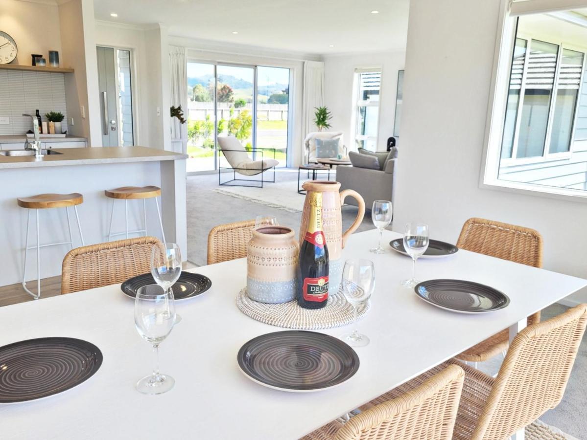 Hosts On The Coast - Bright New Delight On Kupe Villa Whitianga Exterior photo