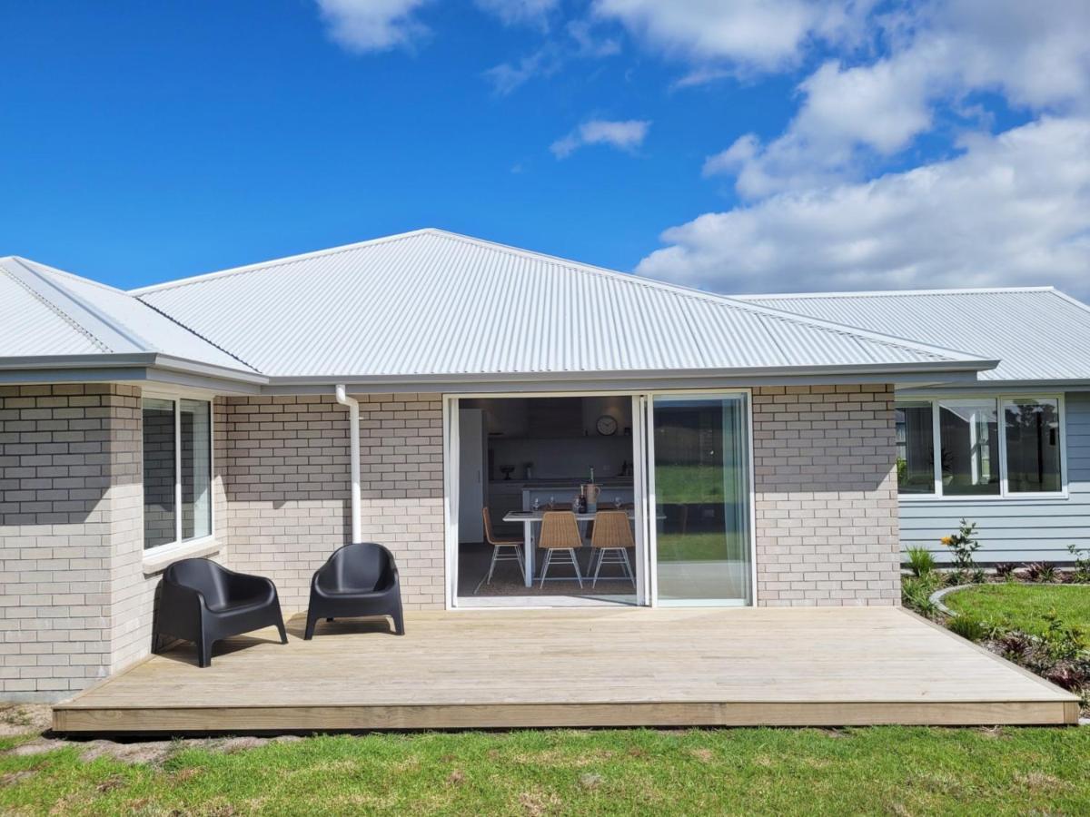 Hosts On The Coast - Bright New Delight On Kupe Villa Whitianga Exterior photo