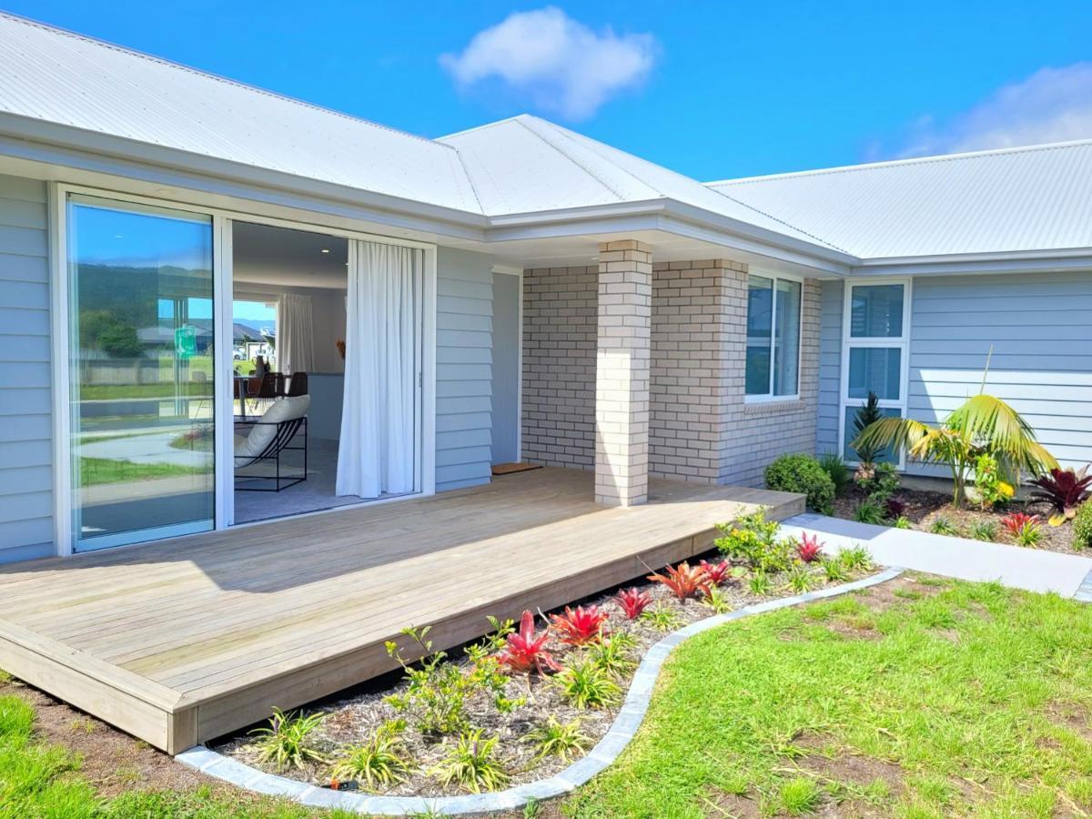 Hosts On The Coast - Bright New Delight On Kupe Villa Whitianga Exterior photo